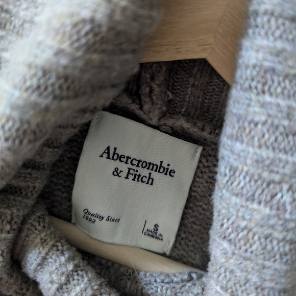 Abercrombie Turtleneck Sweater - Picture 4 of 4